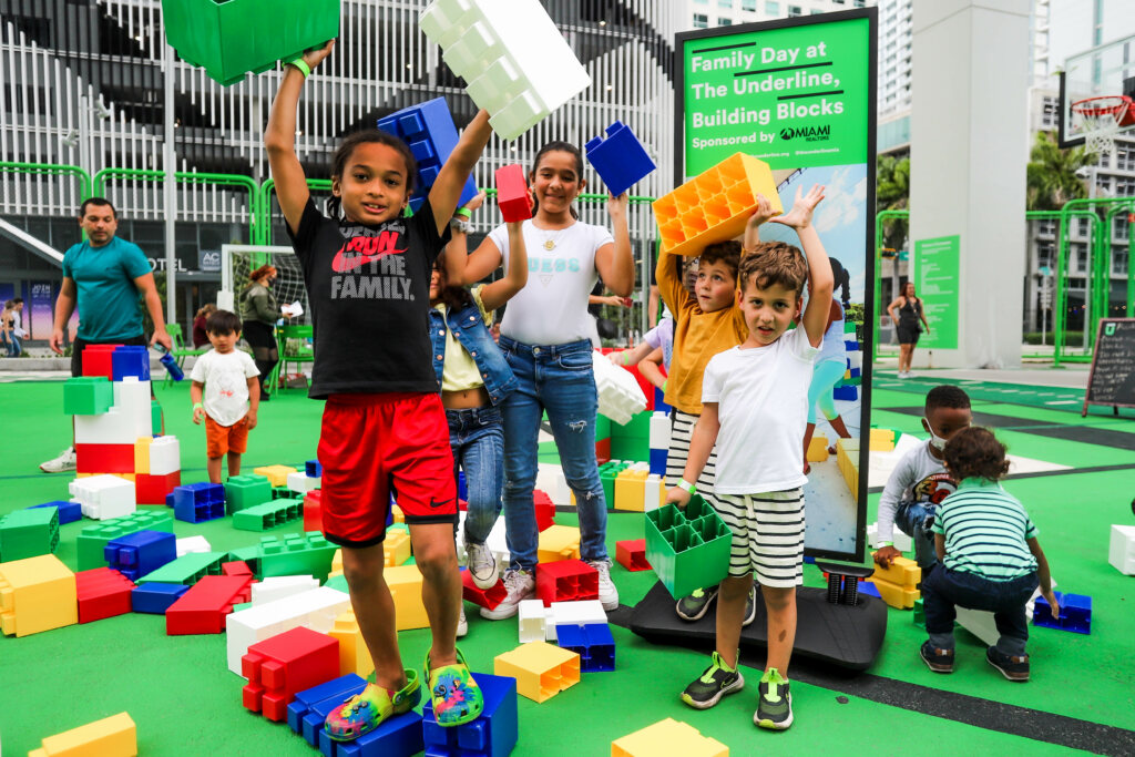 Play-with-blocks-in-miami